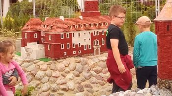 Wycieczka do Ciechocinka- zwiedzanie repliki zamków w&nbsp;Kujawsko- Pomorskim Parku Miniatur