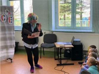 Czytam z&nbsp;klasą lekturki spod chmurki